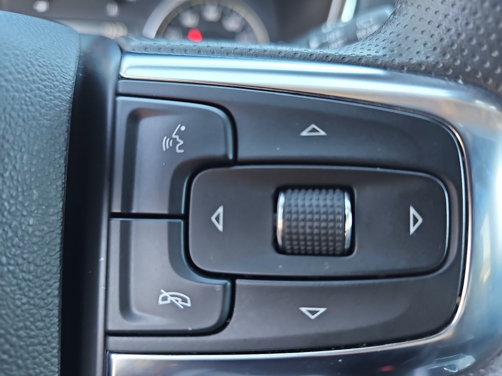 Used 2025 Chevrolet Blazer LT FWD image 18