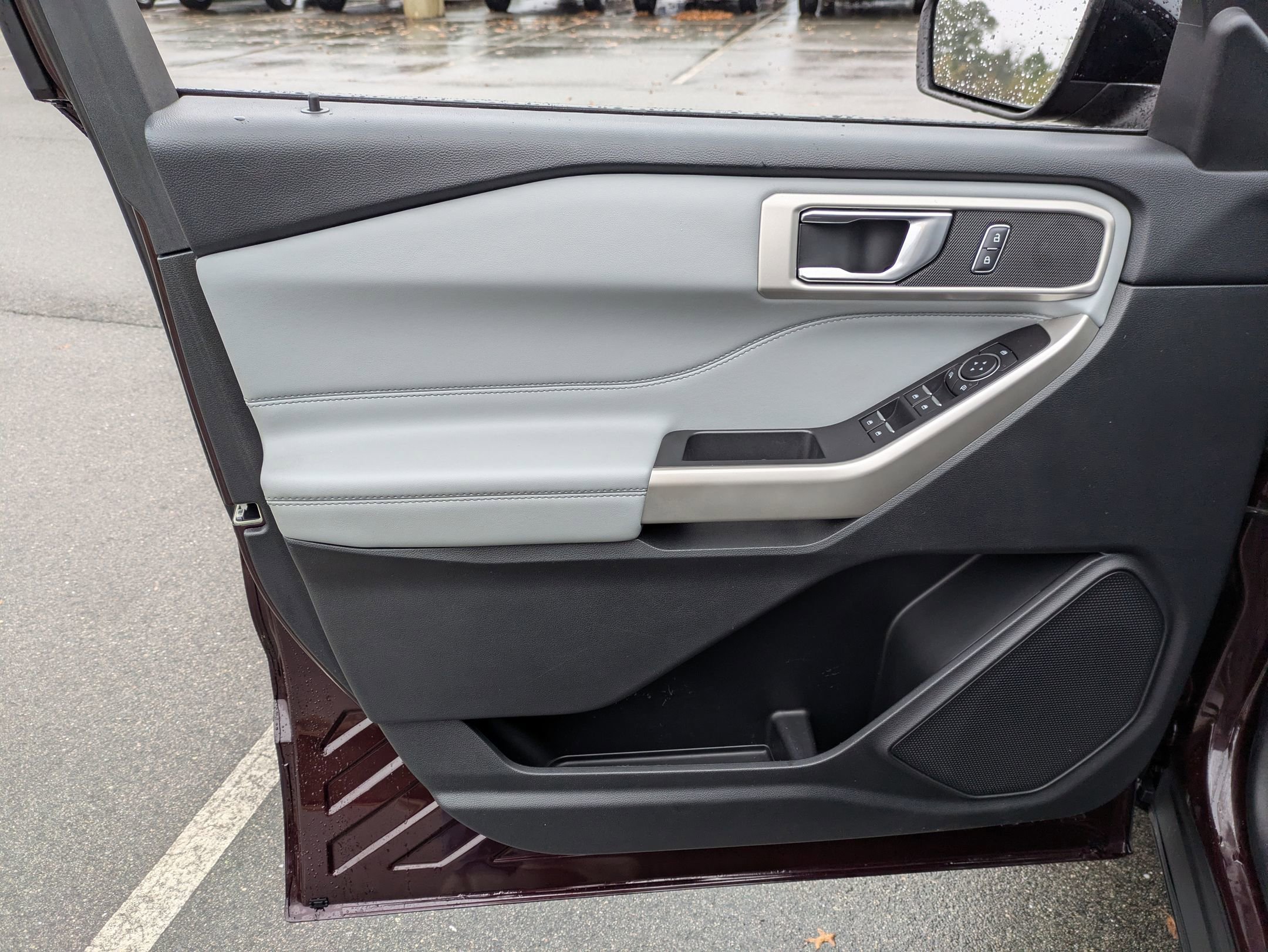 Certified 2022 Ford Explorer XLT w/ Equipment Group 202A image 15