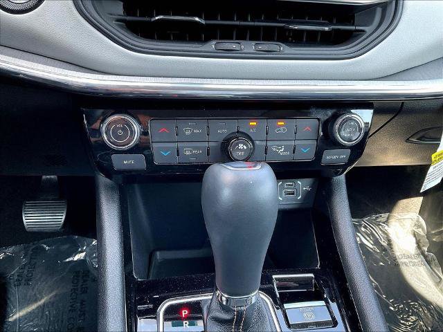 Used 2022 Jeep Compass Limited w/ Elite Group AWD/4WD image 15
