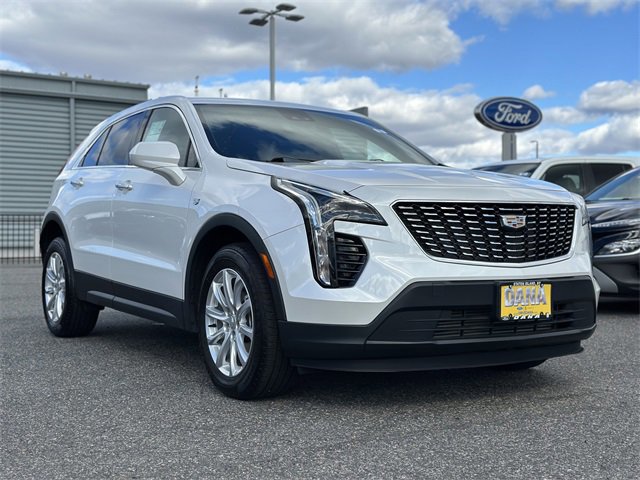 Used 2022 Cadillac XT4 Luxury w/ Cold Weather Package image 8