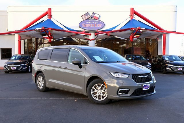Used 2023 Chrysler Pacifica Touring-L