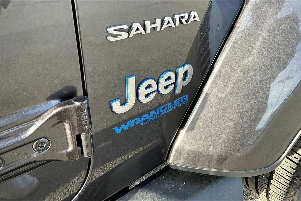 Used 2021 Jeep Wrangler Unlimited Sahara w/ Cold Weather Group AWD/4WD image 30