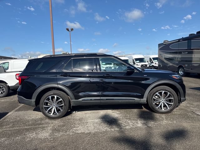 Certified 2025 Ford Explorer ST-Line AWD/4WD image 7