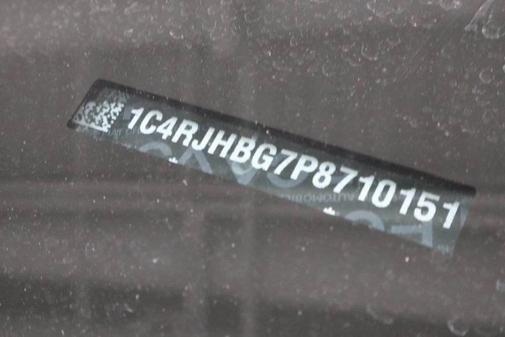 Used 2023 Jeep Grand Cherokee Limited w/ Black Appearance Package image 35