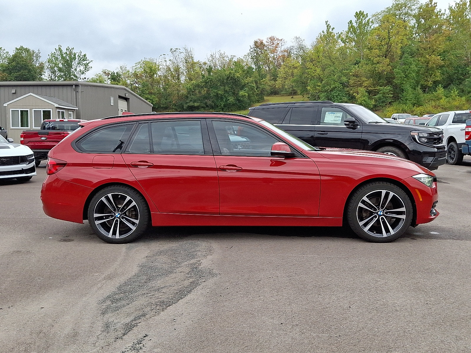 Used 2018 BMW 330i xDrive Wagon w/ Premium Package image 12