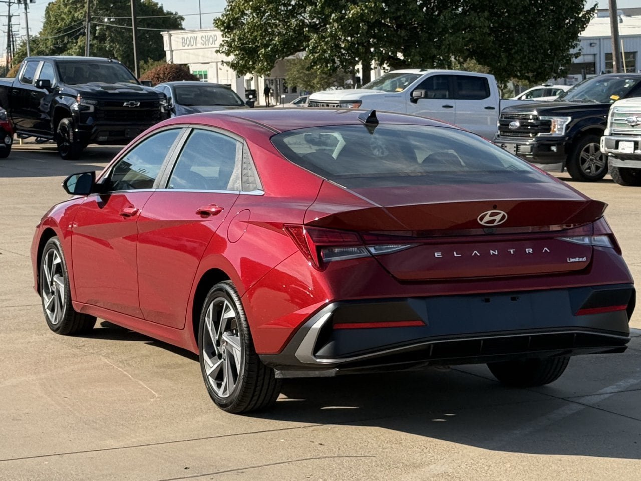 Used 2025 Hyundai Elantra Limited FWD image 5