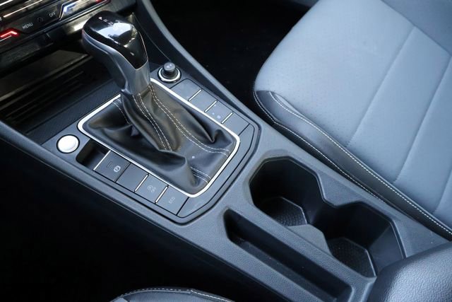 Used 2025 Volkswagen Jetta SE image 30