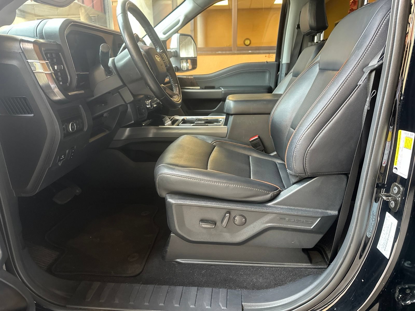 Certified 2025 Ford F350 Lariat w/ Chrome Package AWD/4WD image 3
