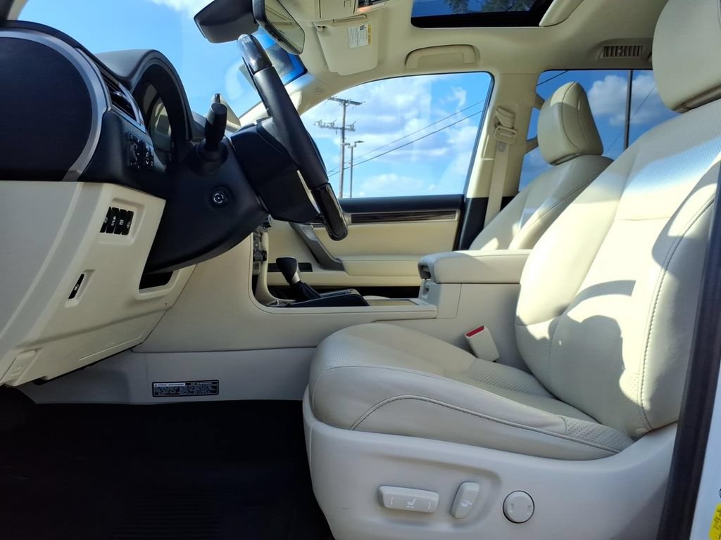 Used 2023 Lexus GX 460 Luxury w/ Accessory Package AWD/4WD image 17