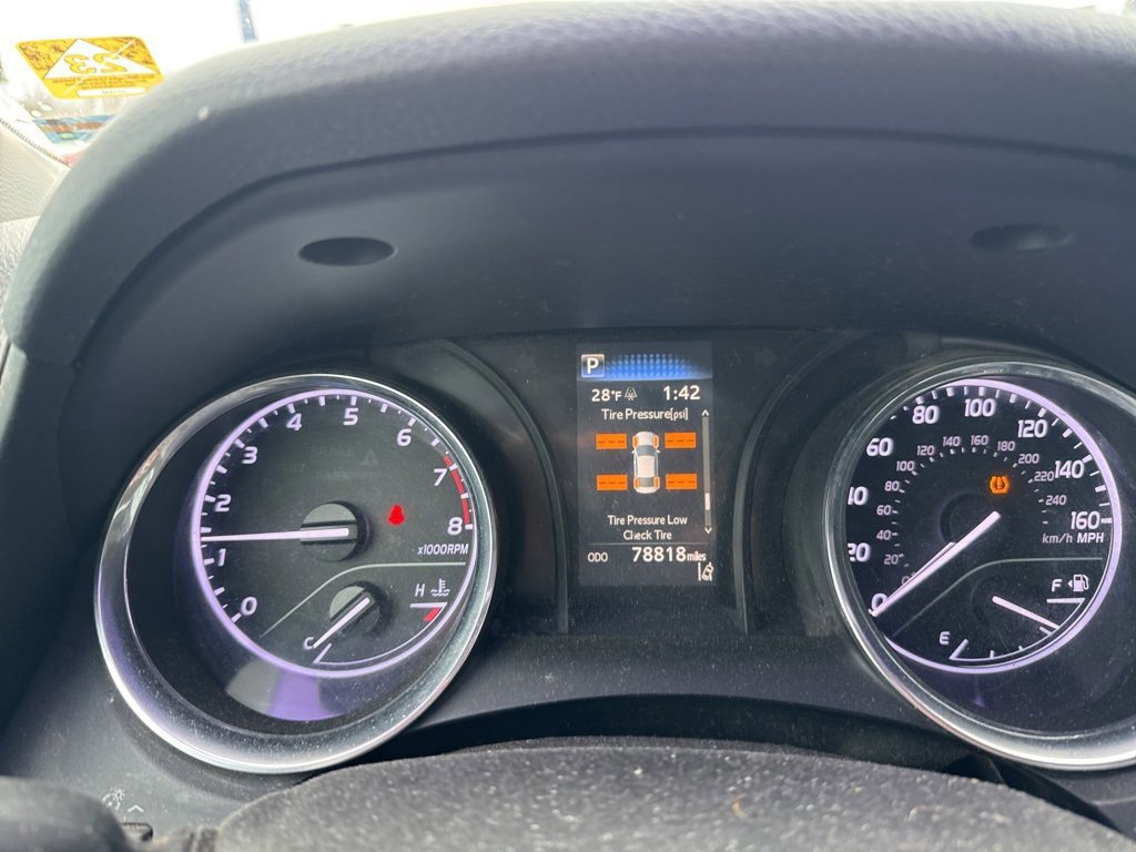 Used 2019 Toyota Camry SE image 3