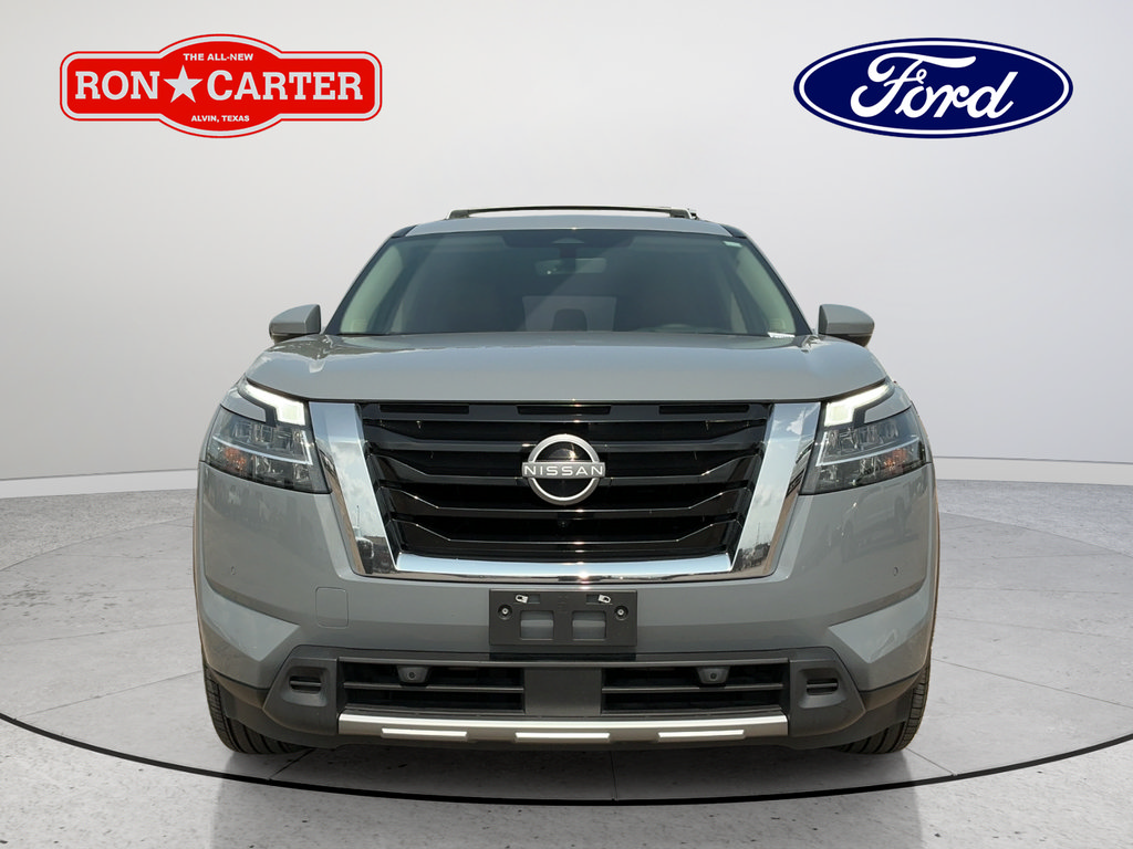 Used 2024 Nissan Pathfinder Platinum FWD image 2