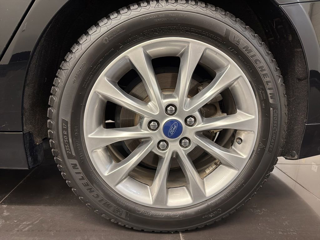 Certified 2017 Ford Fusion SE w/ Fusion SE Technology Package FWD image 7