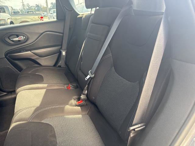 Used 2019 Jeep Cherokee Latitude w/ Popular Appearance Group image 26