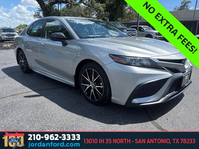 Used 2021 Toyota Camry SE FWD image 1