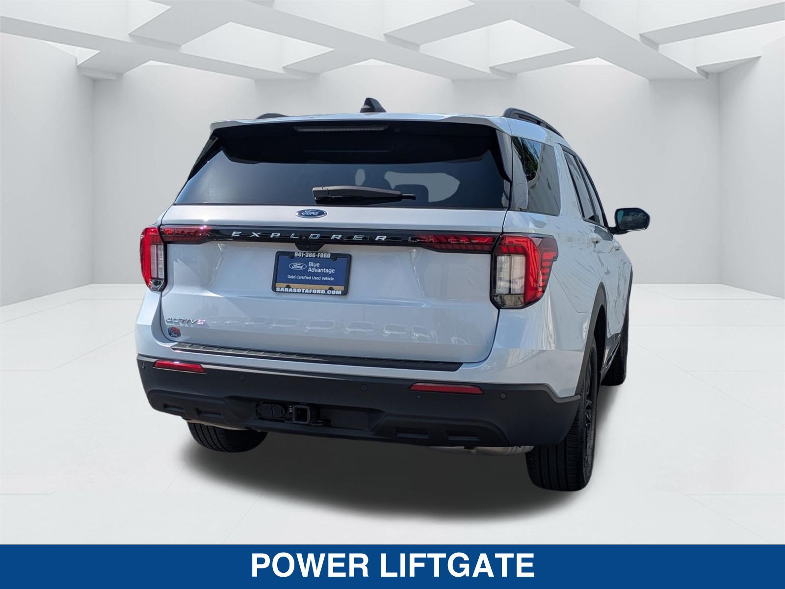 Certified 2025 Ford Explorer Active RWD image 4