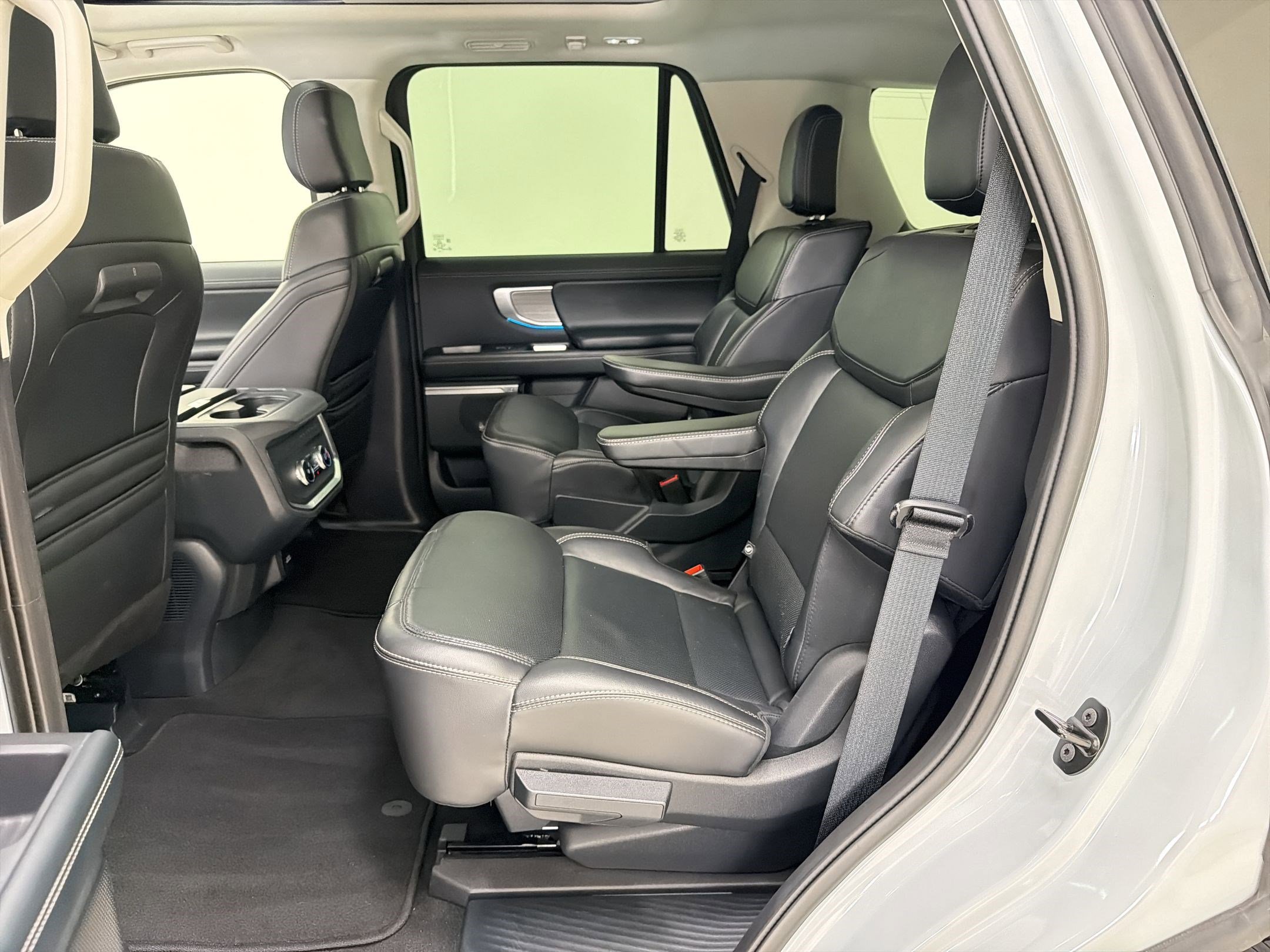 Certified 2025 Ford Expedition Platinum AWD/4WD image 15
