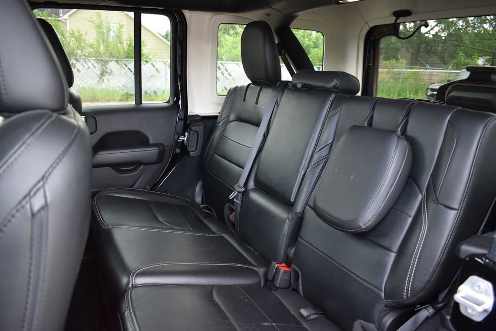 Used 2022 Jeep Wrangler Unlimited Sahara w/ Cold Weather Group AWD/4WD image 8