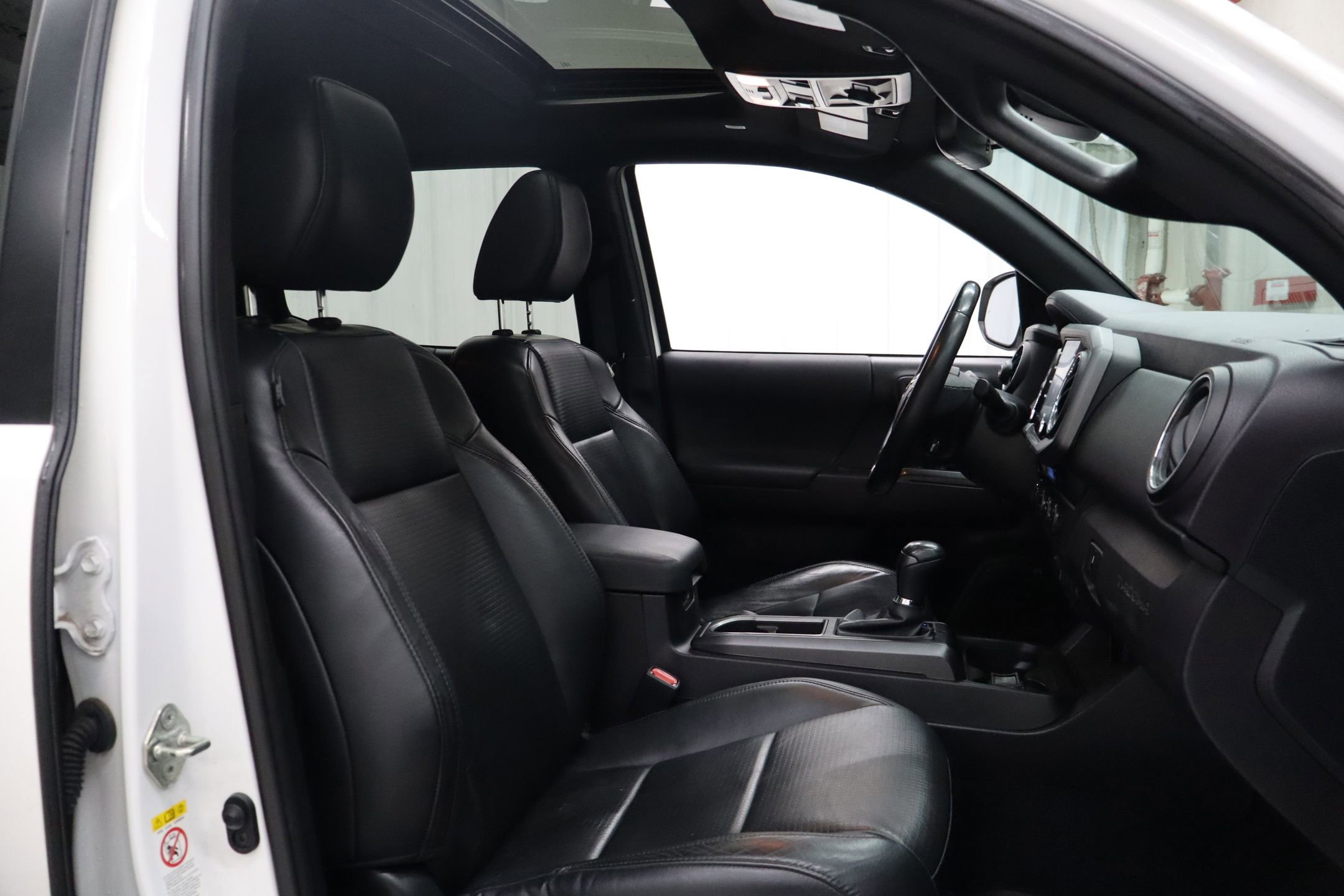 Used 2020 Toyota Tacoma TRD Off-Road w/ TRD Premium Off Road Package image 31