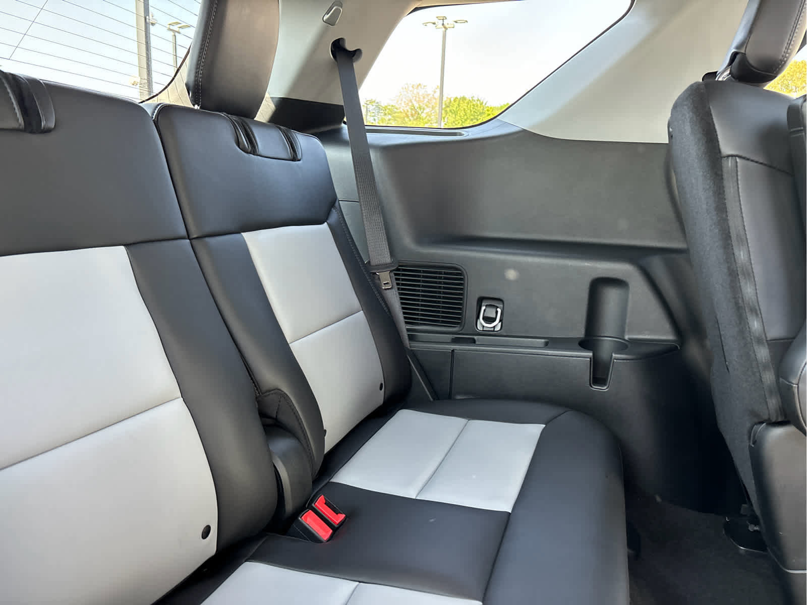 Certified 2024 Ford Explorer XLT w/ Equipment Group 202A image 36