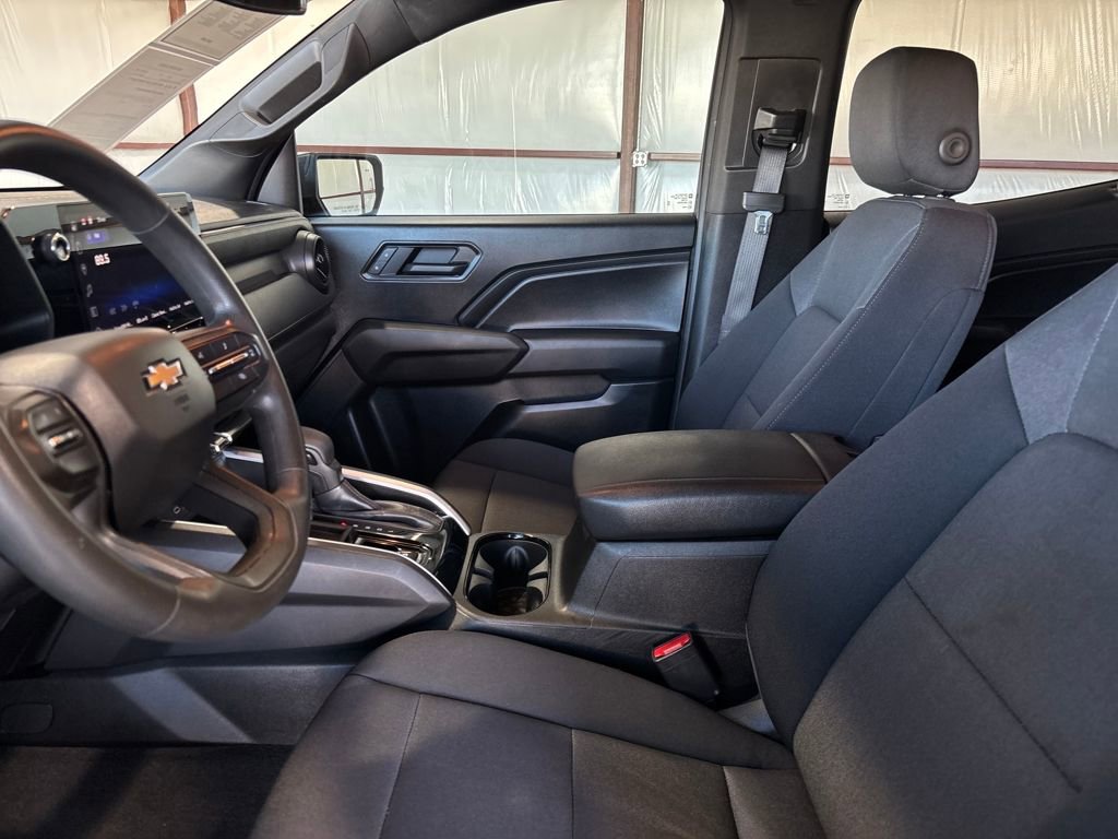 Used 2025 Chevrolet Colorado W/T image 13
