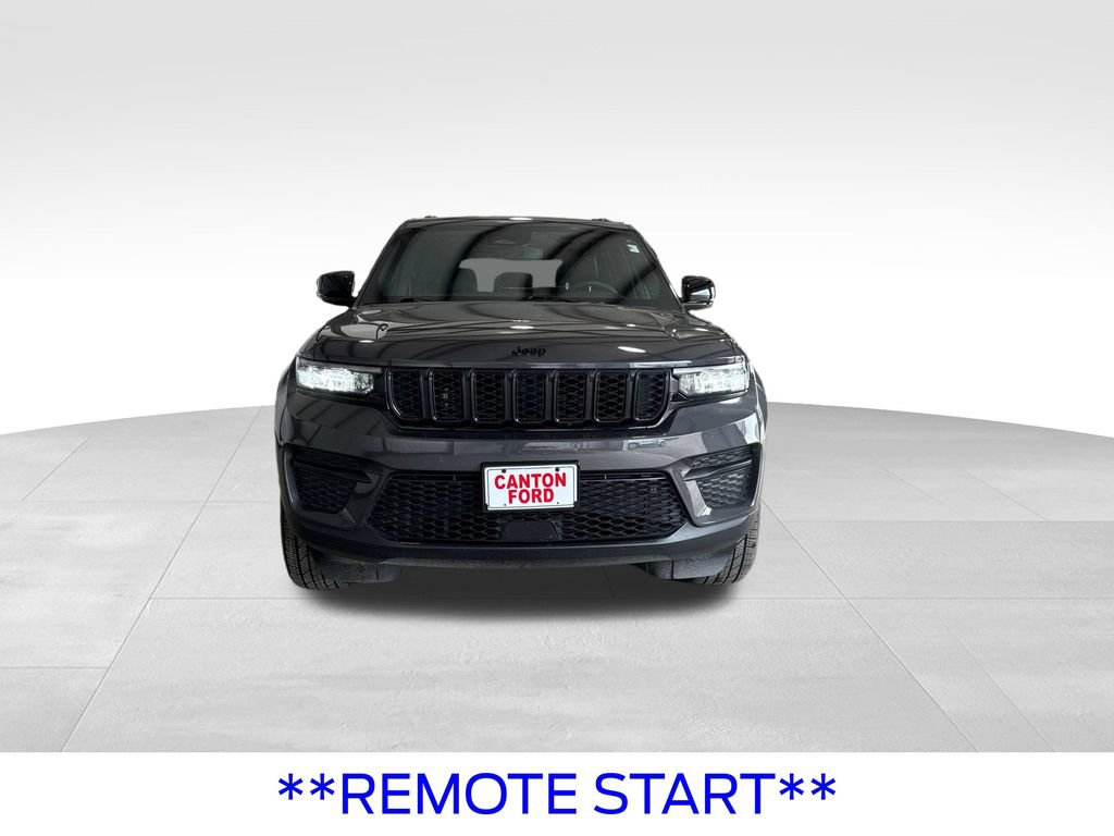 Used 2024 Jeep Grand Cherokee Altitude AWD/4WD image 11