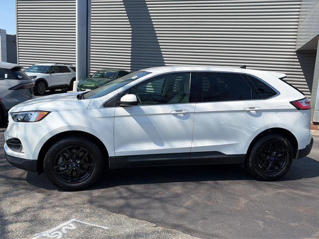 Certified 2022 Ford Edge SEL w/ Convenience Package AWD/4WD image 2