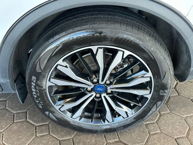 Certified 2022 Ford Escape SEL w/ SEL Stealth AWD Package image 6