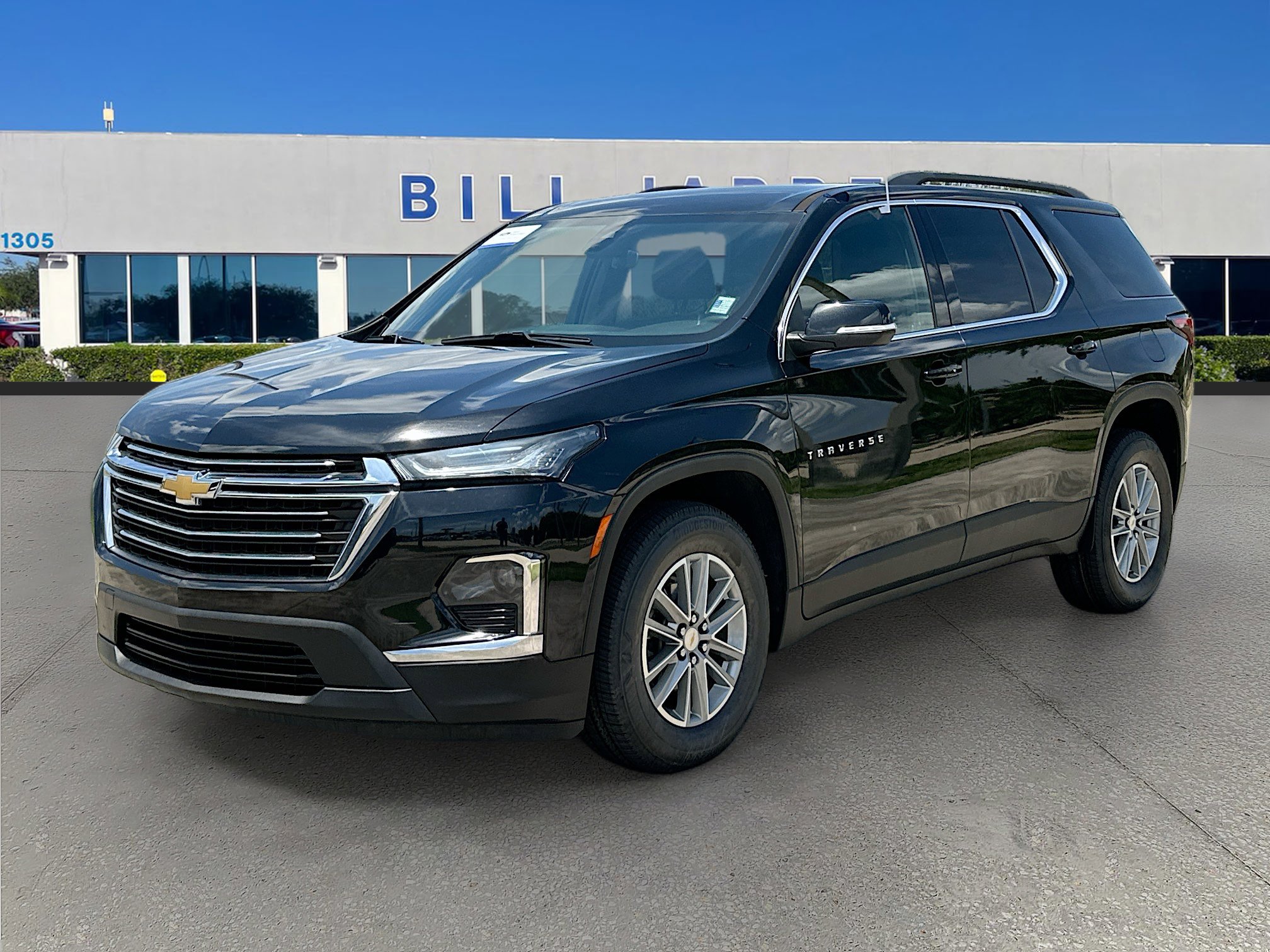 Used 2023 Chevrolet Traverse LT FWD image 3