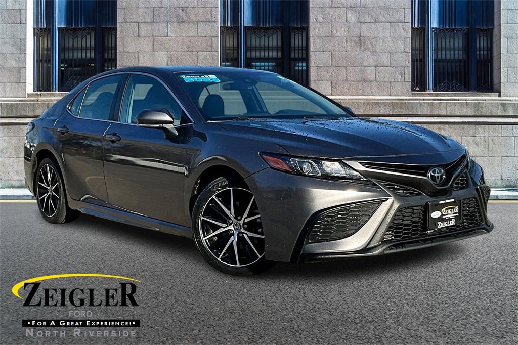 Used 2023 Toyota Camry SE image 1