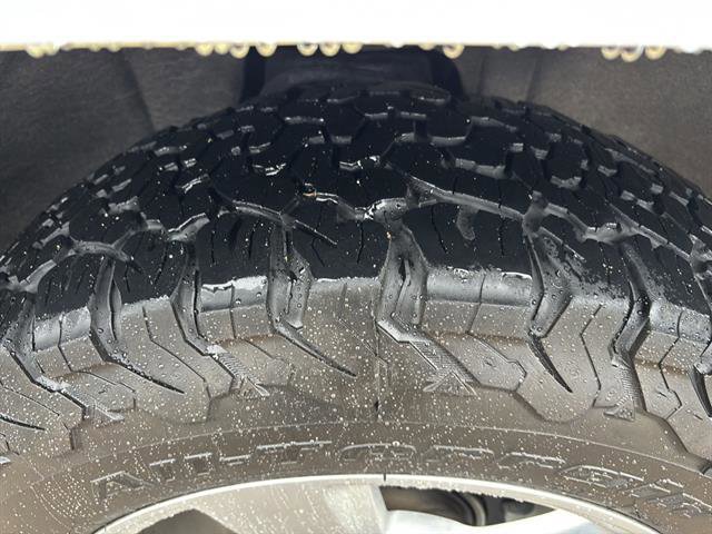 Used 2018 Chevrolet Silverado 1500 LT w/ LT Convenience Package image 10