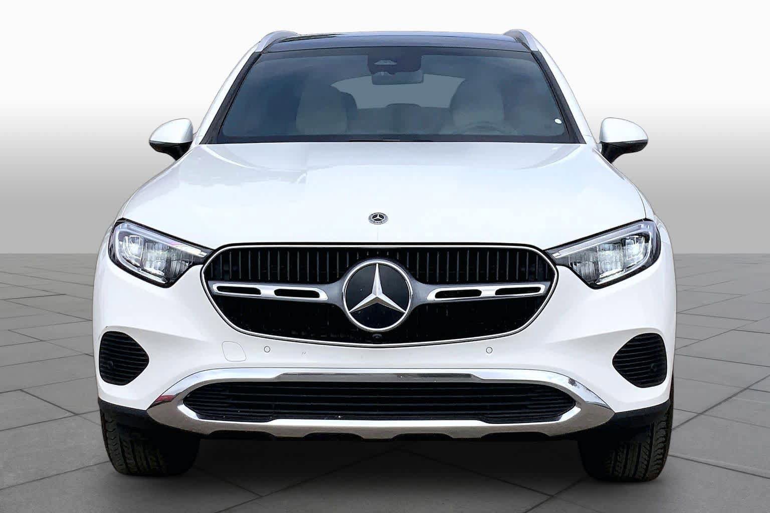 Used 2025 Mercedes-Benz GLC 300 4MATIC image 4