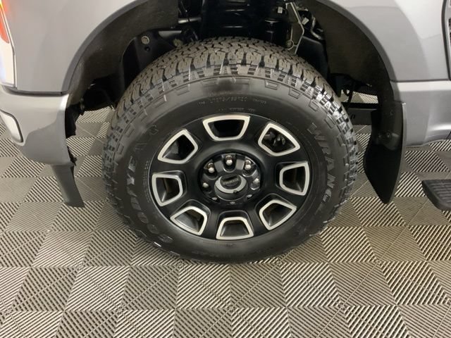 Certified 2024 Ford F350 Platinum w/ FX4 Off-Road Package AWD/4WD image 32