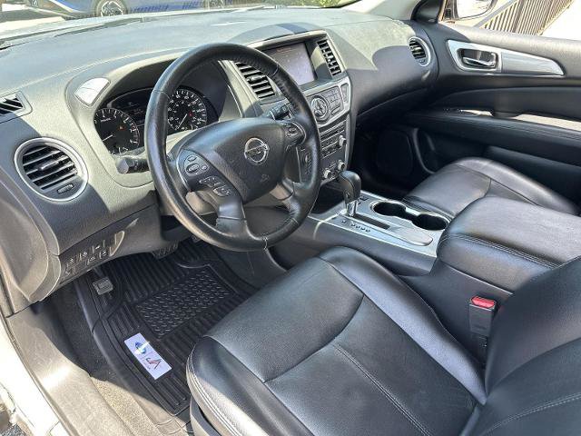 Used 2020 Nissan Pathfinder SL FWD image 12