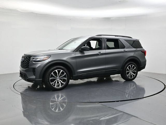 Certified 2025 Ford Explorer ST-Line AWD/4WD image 5