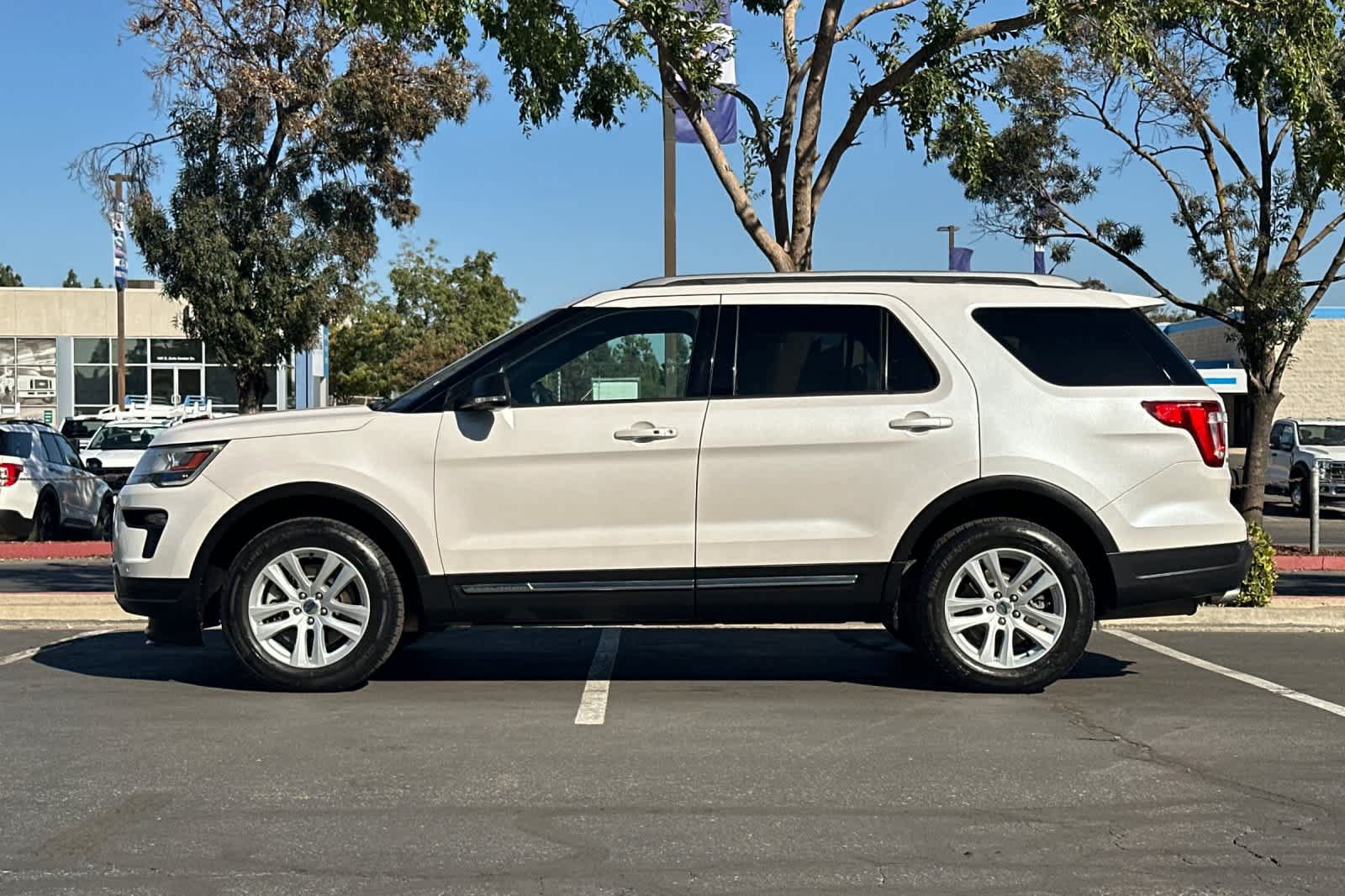 Certified 2019 Ford Explorer XLT w/ Equipment Group 201A AWD/4WD image 5