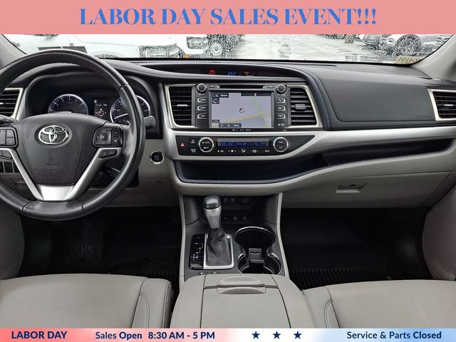 Used 2019 Toyota Highlander XLE AWD/4WD image 15
