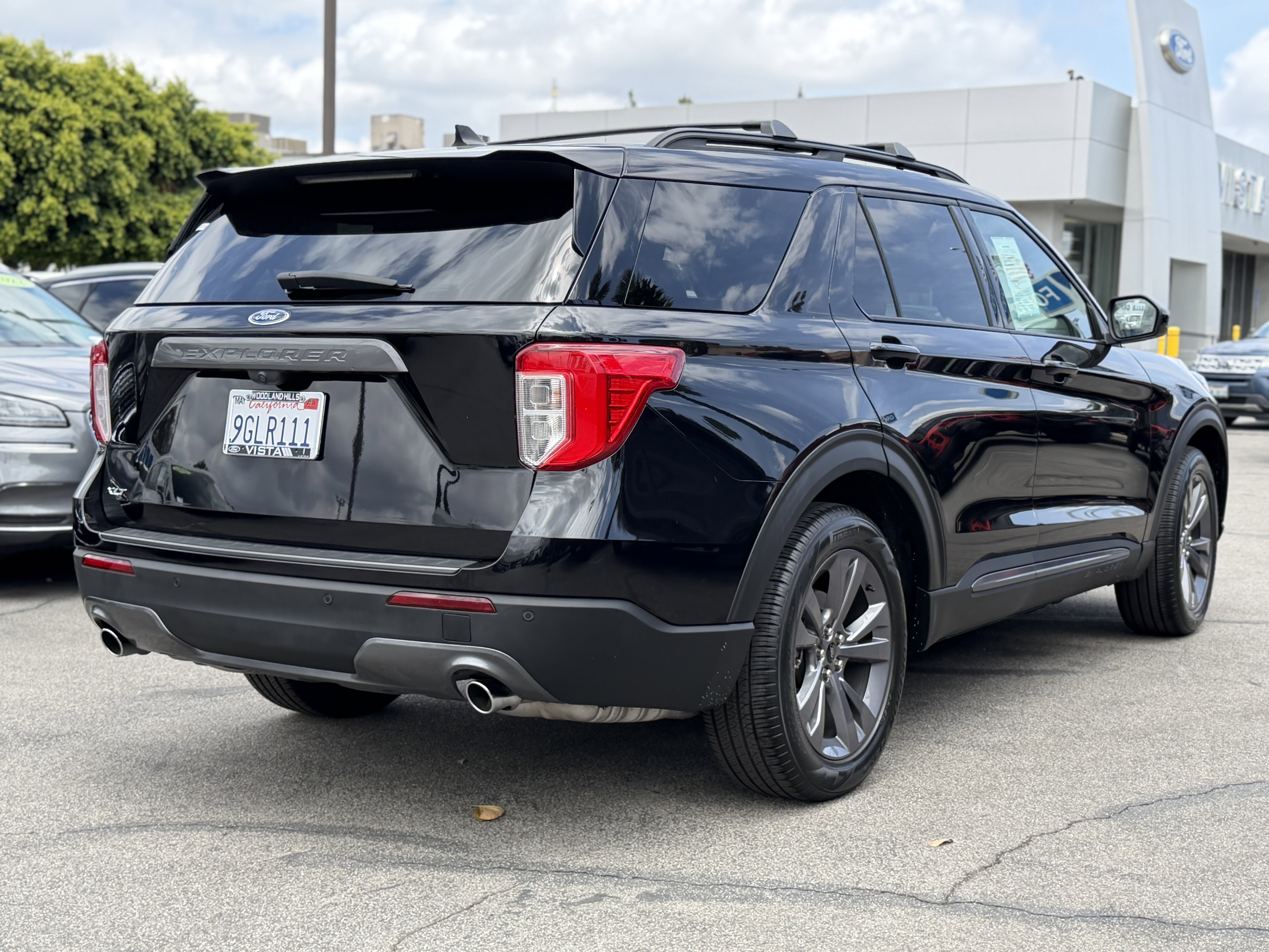 Certified 2023 Ford Explorer XLT w/ Equipment Group 202A RWD image 6