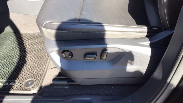 Used 2020 Volkswagen Atlas Cross Sport SE image 18