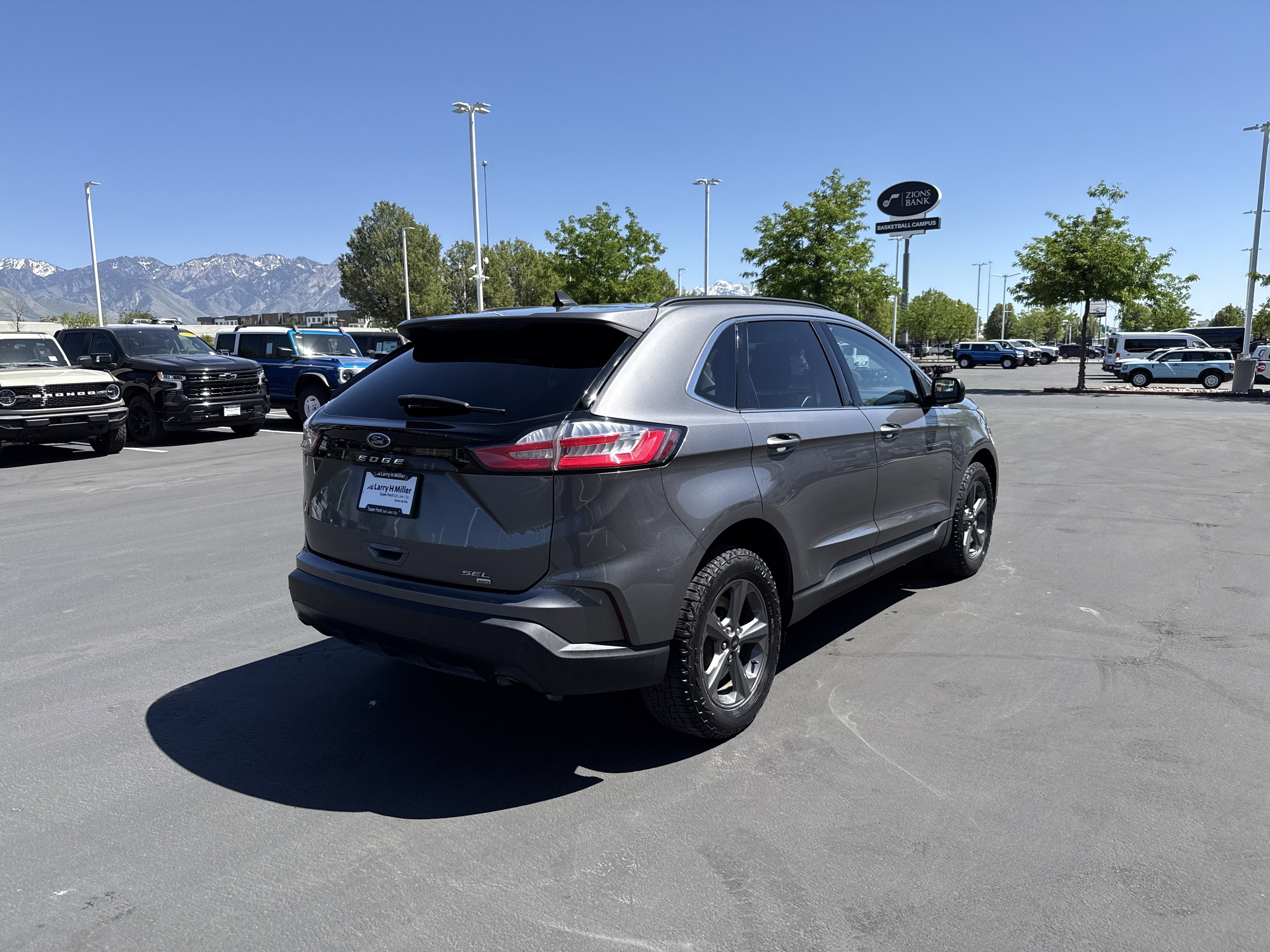 Certified 2022 Ford Edge SEL w/ Sport Appearance Package AWD/4WD image 5