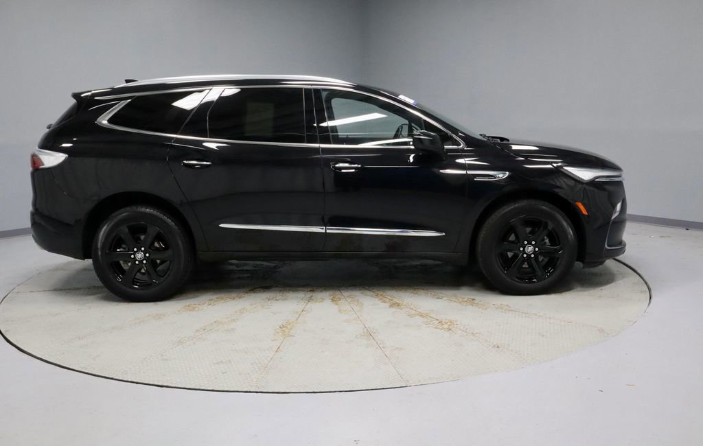 Used 2024 Buick Enclave Essence w/ Sport Touring Edition FWD image 6