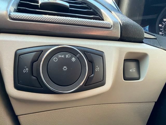 Certified 2018 Ford Fusion SE w/ Fusion SE Technology Package FWD image 23