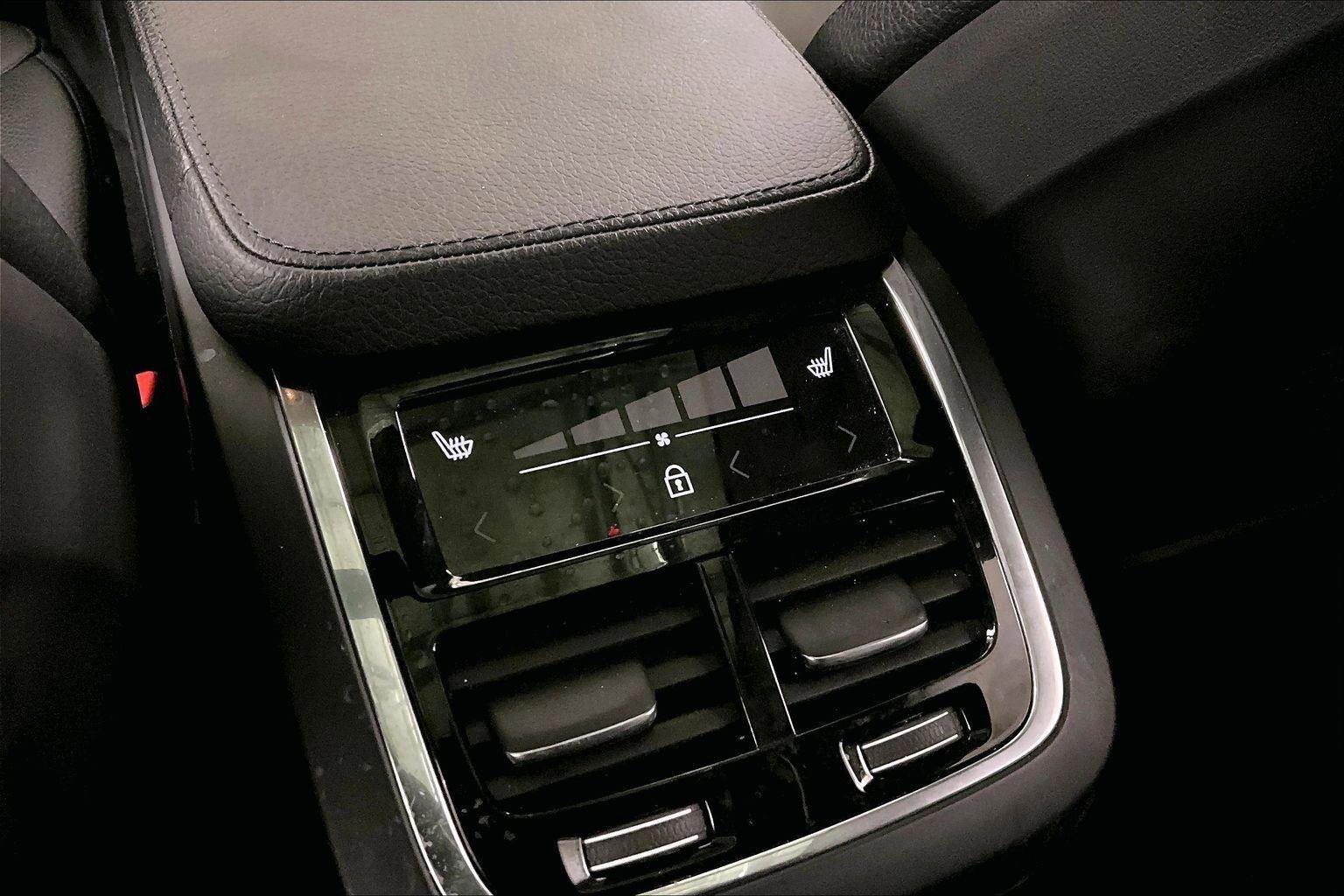 Used 2022 Volvo XC90 T6 Momentum w/ Advanced Package image 32