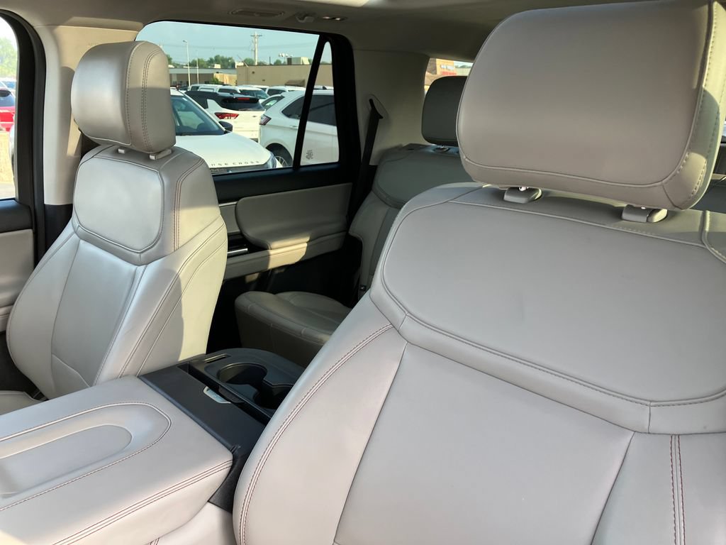 Certified 2025 Ford Expedition Active AWD/4WD image 33