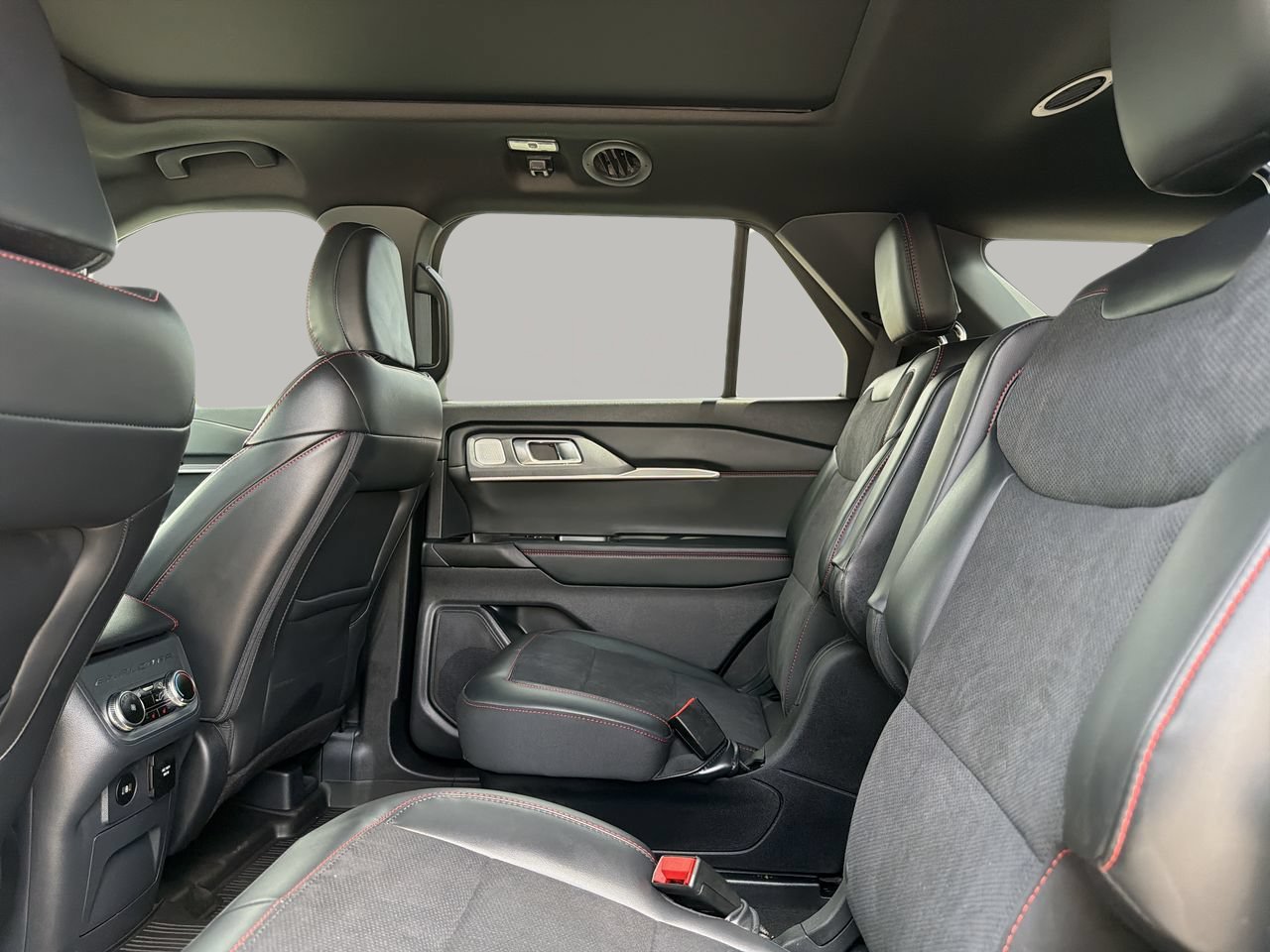 Certified 2025 Ford Explorer ST w/ Sun And Sound Package AWD/4WD image 18