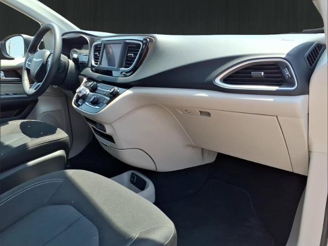 Used 2023 Chrysler Voyager LX FWD image 14