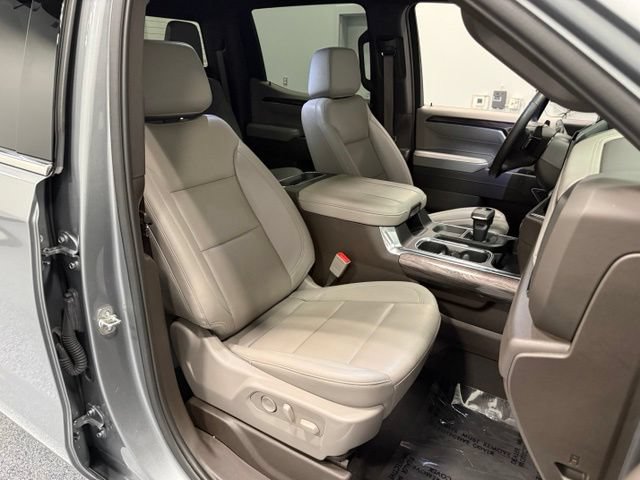 Used 2025 Chevrolet Silverado 1500 LTZ w/ LTZ Premium Package AWD/4WD image 38