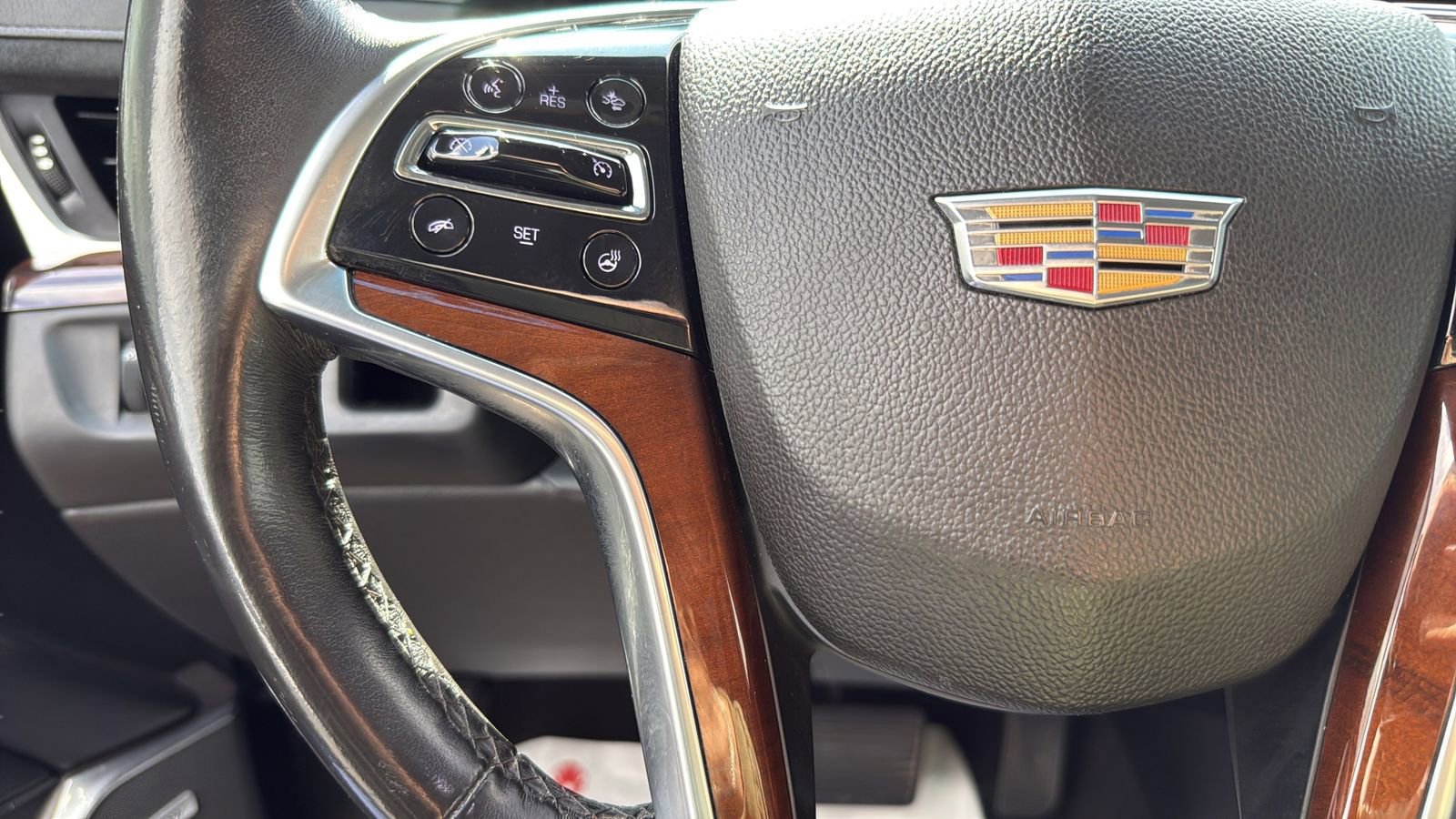 Used 2018 Cadillac Escalade Luxury RWD image 16