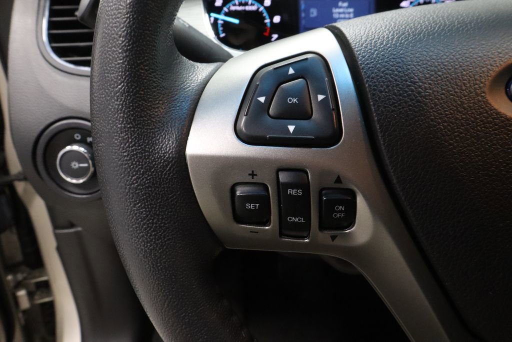 Certified 2018 Ford Taurus SEL image 26