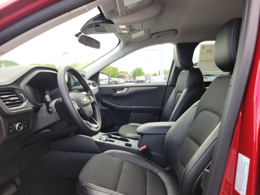 Certified 2025 Ford Escape SE FWD image 18