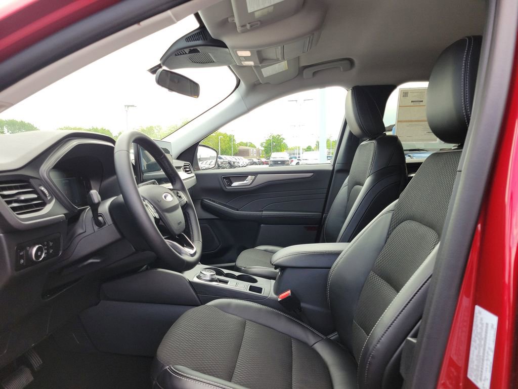 Certified 2025 Ford Escape SE FWD image 18